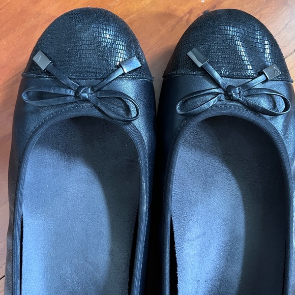 Vionic Minna Black Ballet Flats. Women’s Size 9. - Picture 2 of 7